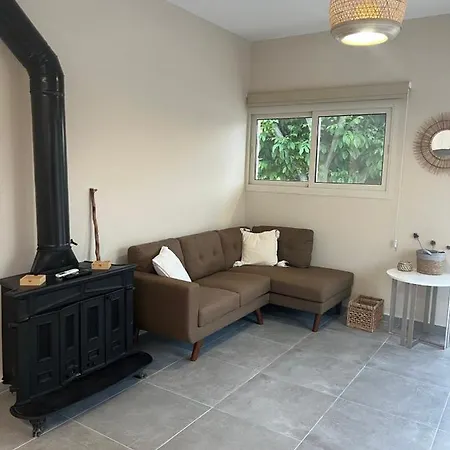 Walnut Cozy House * Goudhi