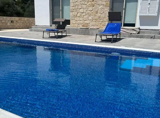 Walnut Cozy House Goudhi