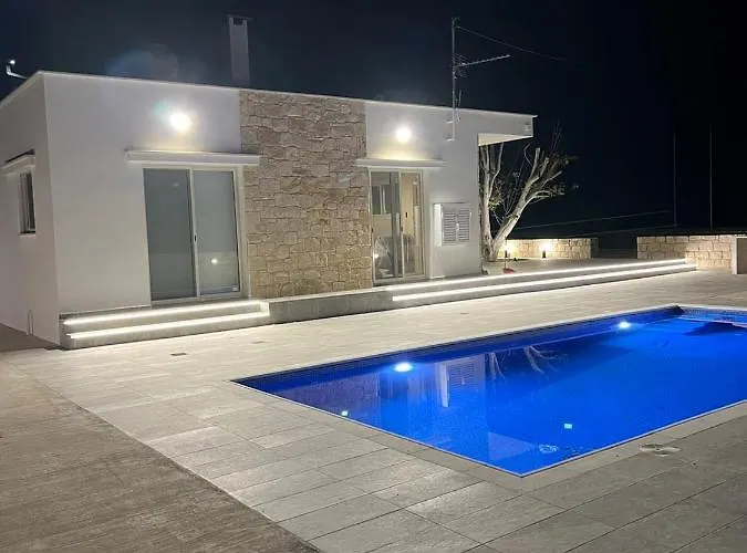 Willa Walnut Cozy House