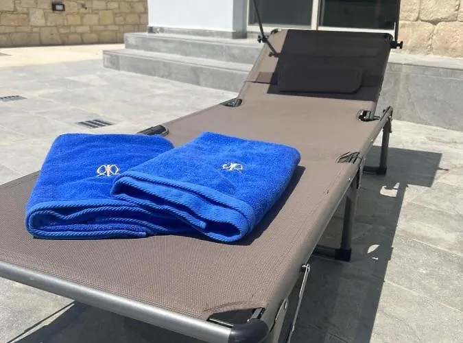 Walnut Cozy House * Goudhi