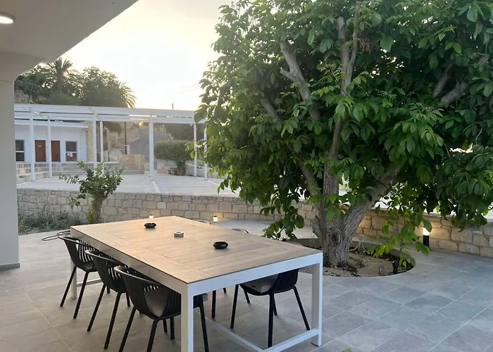 Walnut Cozy House * Goudhi