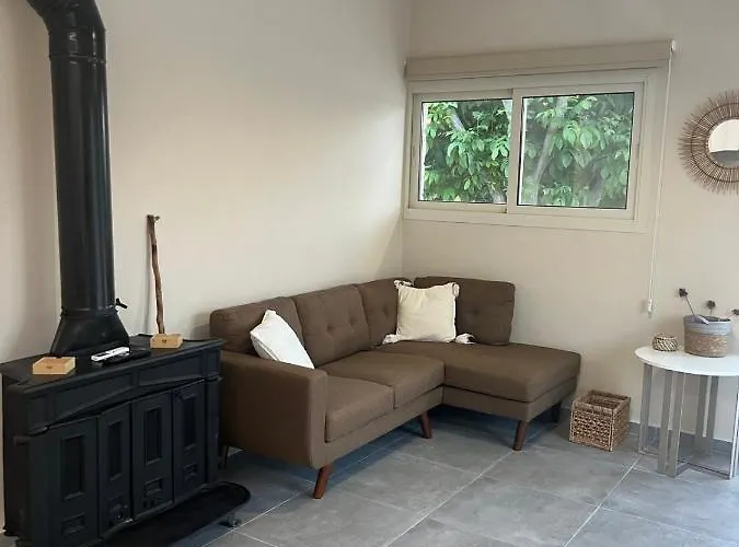 Walnut Cozy House * Goudhi