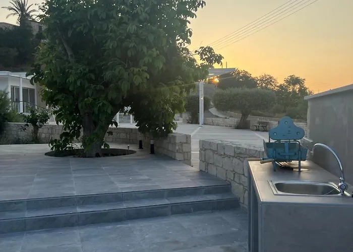 Walnut Cozy House Goudhi