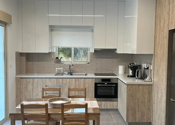 Walnut Cozy House Goudhi